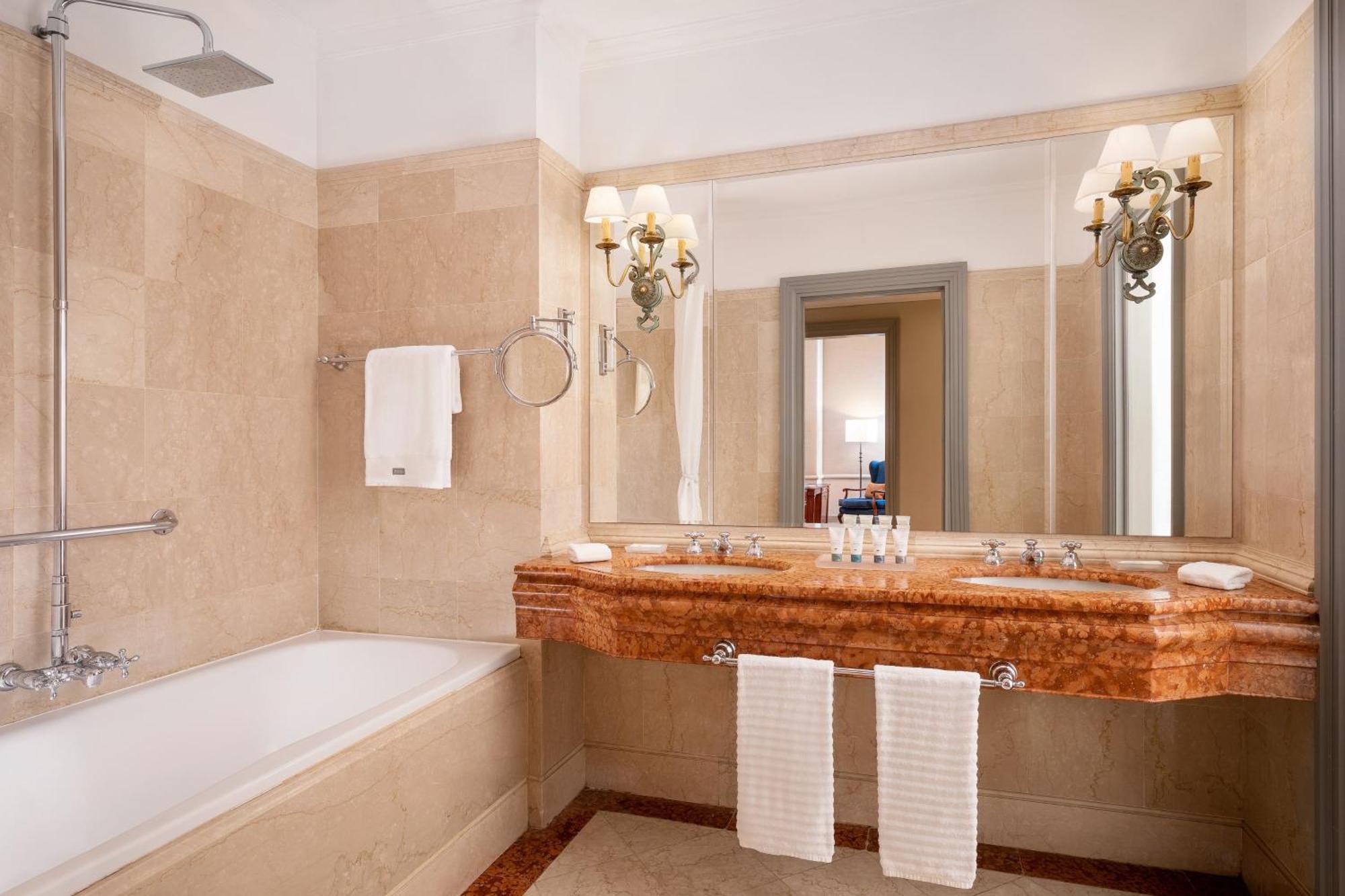 Hotel The Excelsior, A Luxury Collection Hotel,